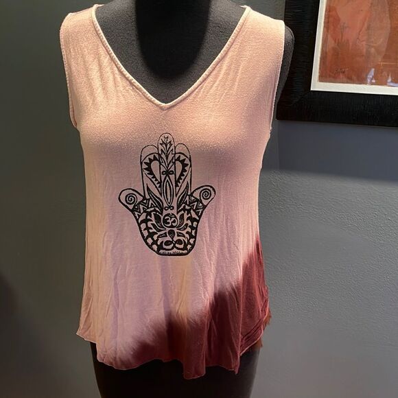 Hamsa Hand graphic rose ombré stretch tank. Tiered chiffon side hem insert. Med - Picture 1 of 4